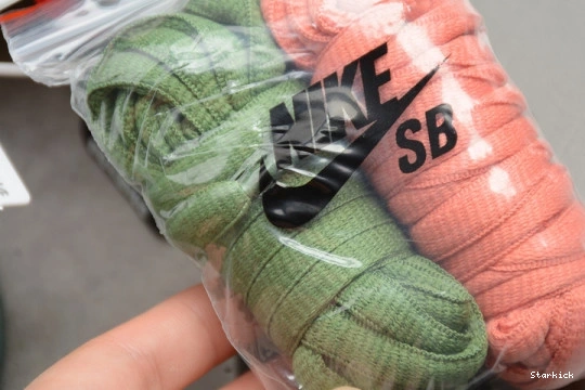 600 Cough" High "Strawberry Dunk SB Nike CW7093 - 0916